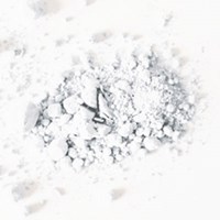 White magnesium powder, an essential mineral supporting nerve transmission and brain cell protection.